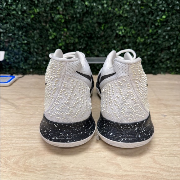 Nike Kyrie 3 Cookies And Cream - M18 - Picture 5 of 8